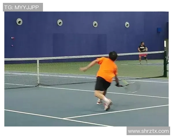 南京网球队的灵活性揭秘:网球巨献背后的训练与策略探讨 南京网球队的灵活性揭秘:网球巨献背后的训练与策略探讨